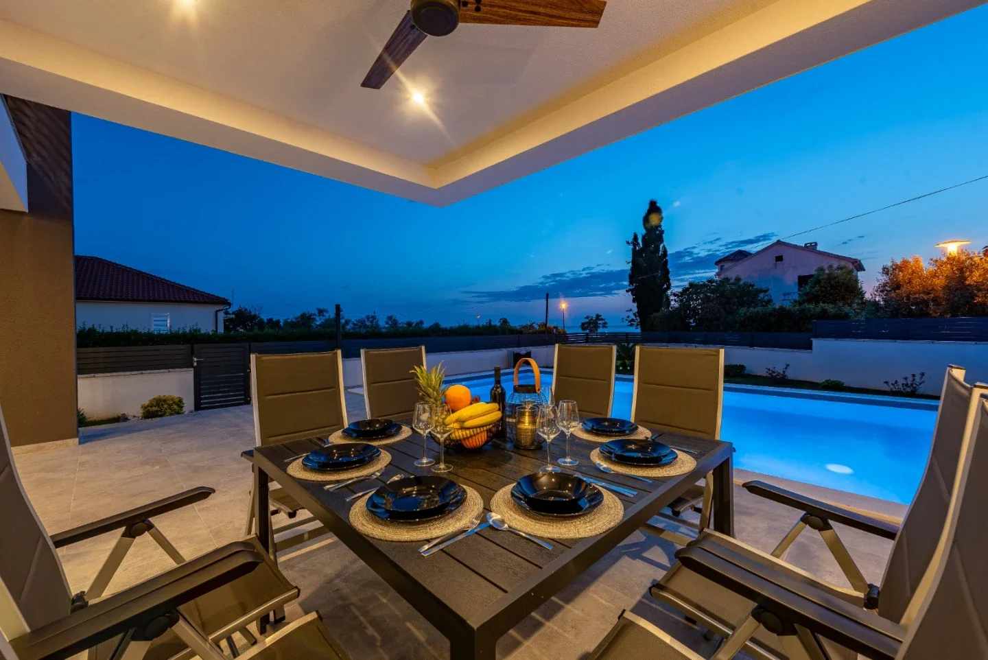 Terrace & Outdoor Dining